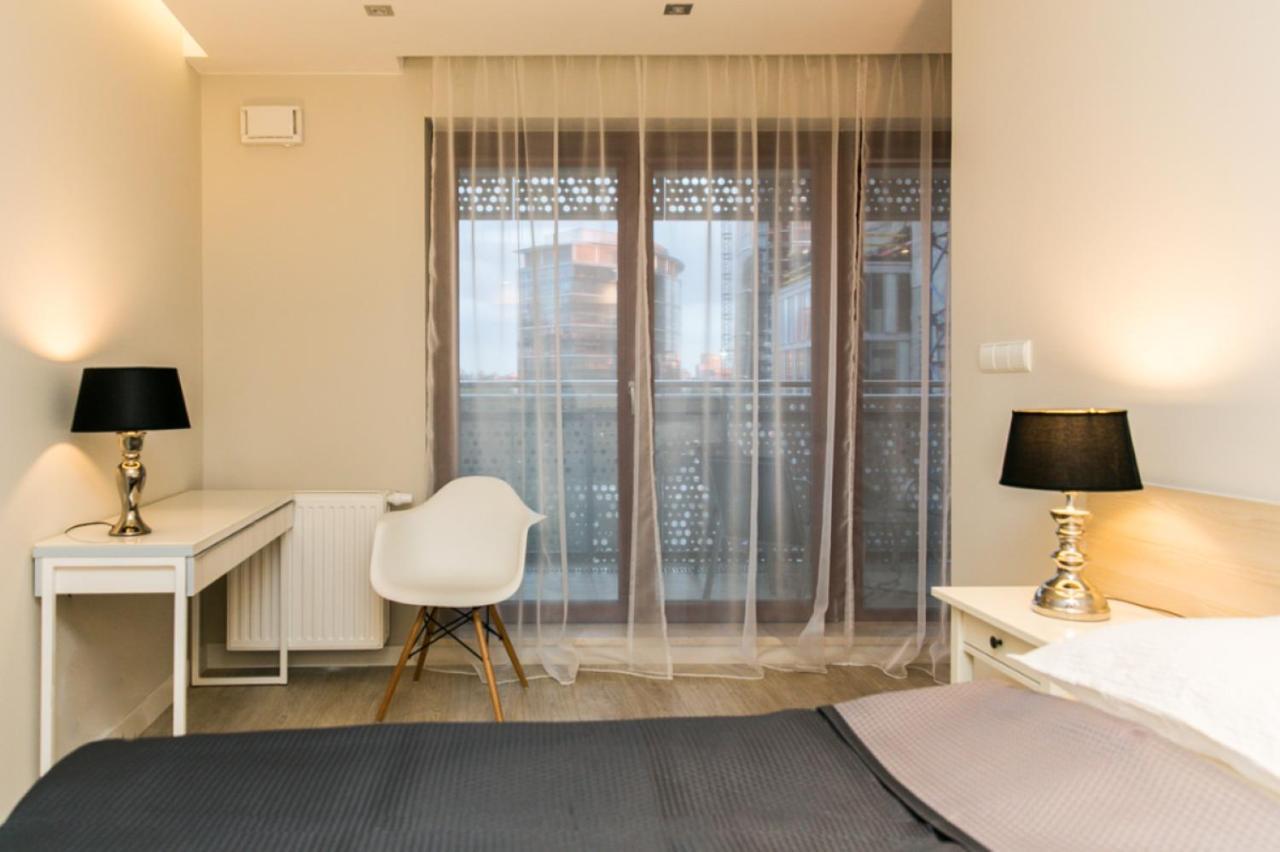 Wronia Apartments Варшава Екстериор снимка