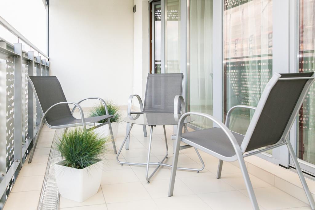Wronia Apartments Варшава Стая снимка